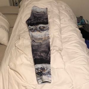 Onzie Graphic Print Workout Leggings